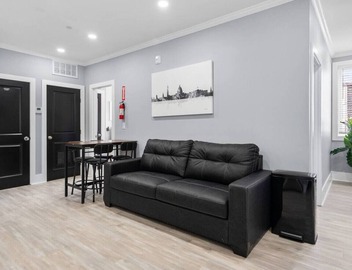 New Luxury Unit 2 bed+ Laundry+ Parking 4