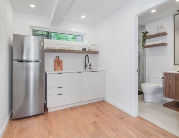 New, Modern & Clean Luxury Studio Suite - Great Location! 5
