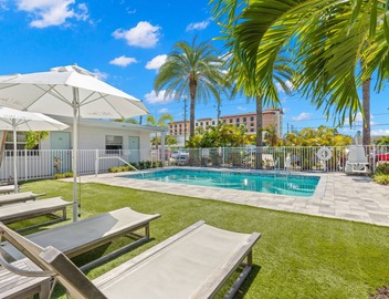 New! Modern King Suite Steps to the Beach! 5
