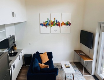 NEW Modern Urban Condo in Vibrant Downtown East ATX - Prime Location! 2