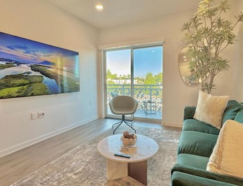 NEW One Bedroom Penthouse, Silver Lake + Parking! 5