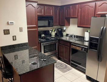 NEW ORLEANS ! BEAUTIFUL, SECURE, GREAT LOCATION, BY LAKE PONCHATRAIN! AMENITIES! 3