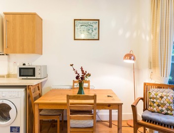 NEW Stylish 1 Bedroom Flat With Garden London 3