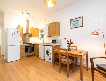 NEW Stylish 1 Bedroom Flat With Garden London 5