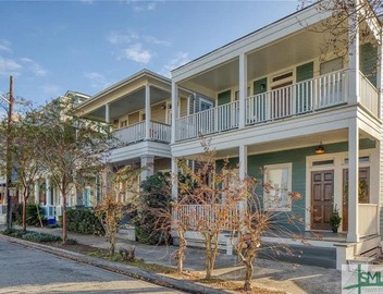 New! Stylish 1900s Renovated Duplex Apartment Building Near Forsyth & River St 4