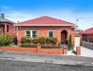 New Town Bungalow - A Leafy Family Haven 2