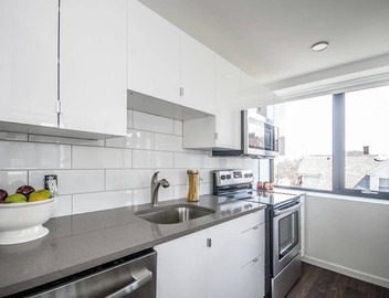 Newly furnished 1 bed, 1 bath. Views of the whole city! 2