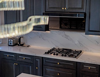 Newly Remodeled Suburban House 3