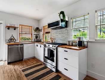 Newly Renovated 2-Bedroom Haven with Private Garden 3