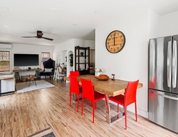 Newly Renovated 2-Bedroom Haven with Private Garden 5