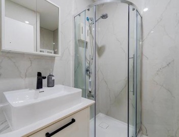 Newly Renovated 3BR 2BA Spacious and Modern 4