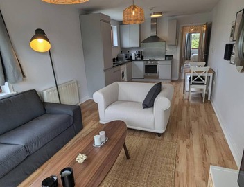 Newly Renovated D4 2BD @ The Aviva & Docklands 3