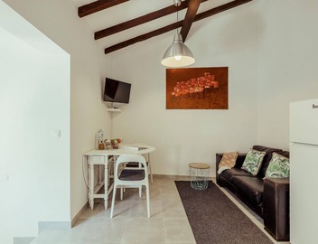 Nice flat with small shared pool 5