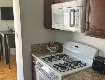Nice two bedroom home near, beach, So-fi & LAX 4