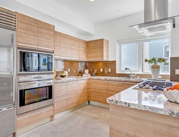 Nicest building in beach area 1 block from Venice Pier and Beach. Designer Done. 5