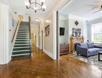 NOLA Studio | Streetcar Outside Your Door 5
