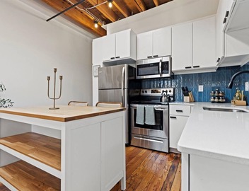 Oak St. Loft #2 - 1 Bedroom Walkable to T-Mobile, P&L, Streetcar + Pkg 4