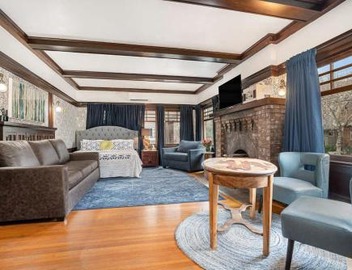 Oak Suite 2