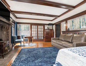 Oak Suite 3