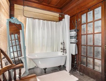 Oak Suite 4