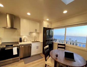 Ocean/Beach Front 🏖🌊w/Sweeping Oceanviews🌅🐳🪂 2
