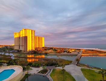 Ocean Creek Snowbird-friendly oceanfront condo with balcony, pools, tennis & gym 4