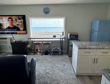 Ocean Front Penthouse Suite Magnificent Oceans views & King Bed 5