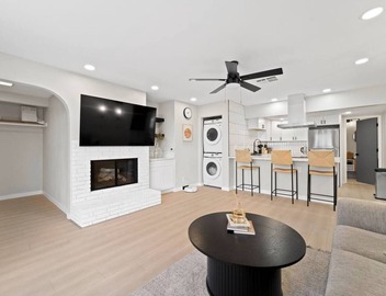 Ocean View 2-bedroom Luxury apartment with AC in San Diego 3