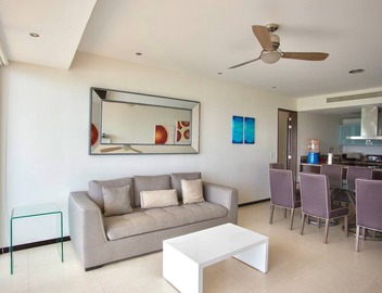 Ocean view 3 bedroom condo! Infinity pool 4