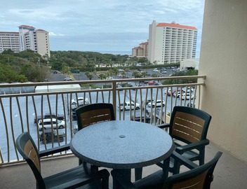 Ocean View Luxurious Condo-BEST location + balcony 2