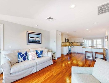 Oceanfront, 2nd-floor condo with stunning view - steps to Bank Street Beach 4