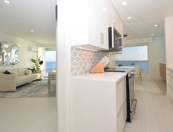 Oceanfront condo located at the end of Table Rock in Laguna Beach! 3