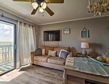 Oceanfront Corpus Christi Condo: Resort Perks! 5