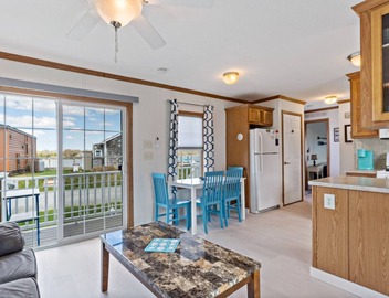 Oceanfront East Matunuck Cottage 3