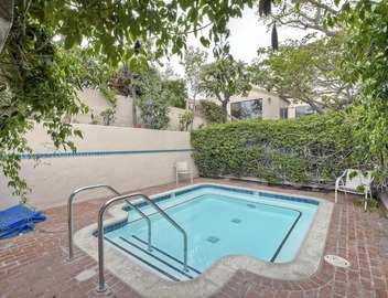 Oceanfront Fully Remodeled 2BR 2BA, Pool, Hot Tub, Gated Parking 3