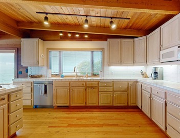 Oceanfront Haven with Beach Access, Views & Deck 3