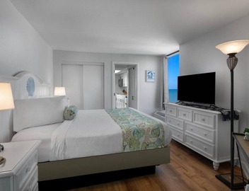 Oceanfront Luxury King Efficiency: w/Breakfast 2