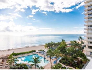 Oceanfront Studio w/balcony & Private Beach - Walk to shops & Dining 5