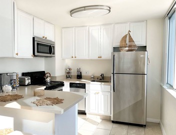 Oceanfront View Cabana only a few steps away from the iconic Santa Monica Pier! 3