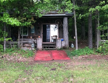Off Grid Cabin sleeps 2 comfortably and additional 2 on futon. 4