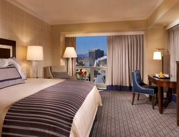 Omni Los Angeles Hotel at California Plaza 2