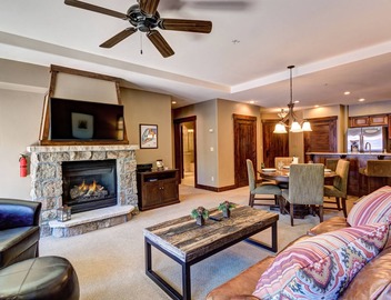 ON THE SLOPES. FAST RESPONSE. Ski Side Corner Unit, Crystal Peak Lodge 2BR/2BA 3