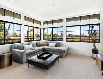 One Bedroom Condo with Panoramic City Views 4