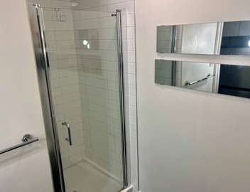 ONE BEDROOM IN VANCOUVER'S HISTORIC GASTOWN! Near dining, nightlife & shopping 5