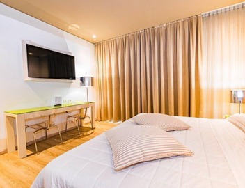 One Hotel & Restaurant 4