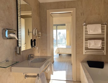 One Hotel & Restaurant 5