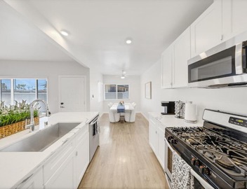 One Lux Stay Coastal 2BR Retreat near the Beach 4