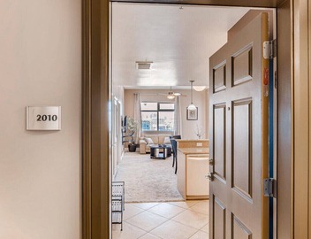 Opulent Ogden Luxury High Rise 20th floor Queen 3