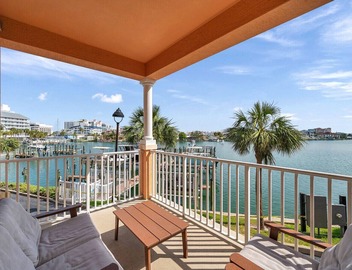 Over-sized 3 bedroom Condo in the Heart of Clearwater Beach 2