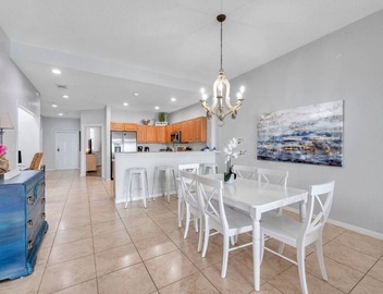 Over-sized 3 bedroom Condo in the Heart of Clearwater Beach 4